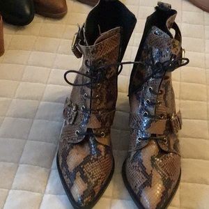 0FFICE brand all leather bootie 8.black and brown reptile pattern,made in spain